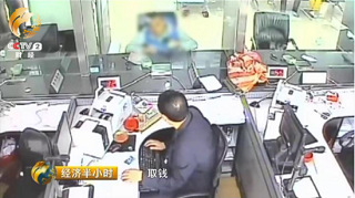 6十堰警方迅速赶到银行.png
