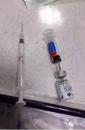 1463493057214717.jpg 护士所用的普通注射器(左)和疫苗原装注射器(右).jpg