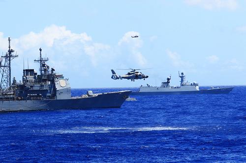 1464496574463484.jpg 中美两国军舰并肩航行.jpg