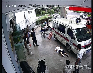  监控记录下了周珍晕倒后的一幕 通讯员供图

