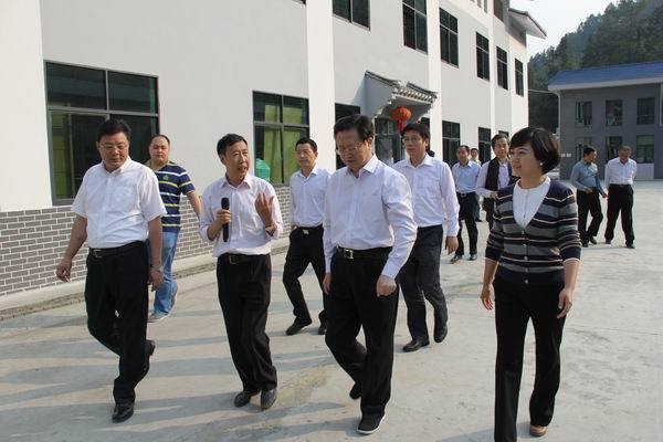 湖北省人大常委会党组书记、常务副主任李春明到圣天庄园调研.jpg