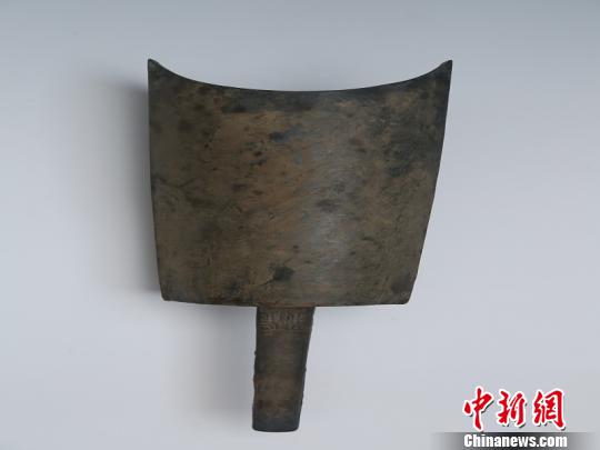 青铜句鑃。 周能兵提供 摄
