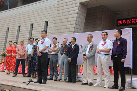 1475113998851495.jpg 暨南大学书法研究所副所长陈志平博士致辞.JPG
