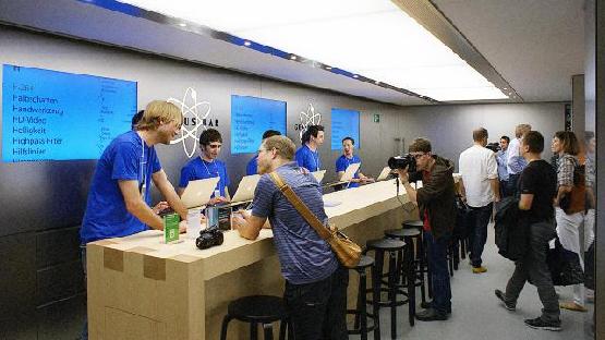 实体店寻找救命稻草：互动试衣间 购物时来杯咖啡？