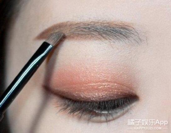 眉粉只用来画眉?其实它有6大妆容欺诈术