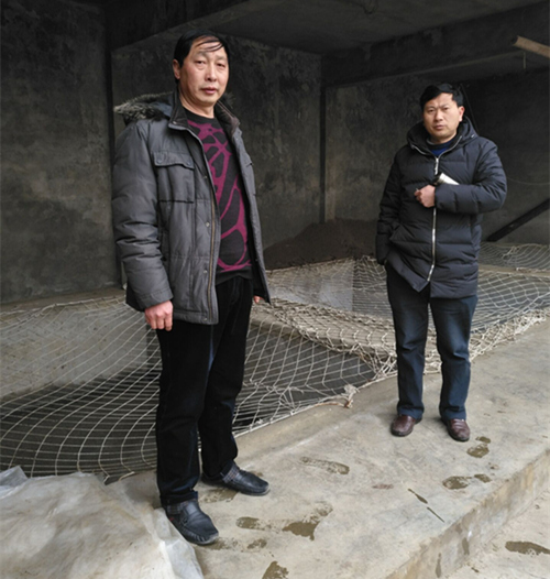 检查榨菜池.jpg