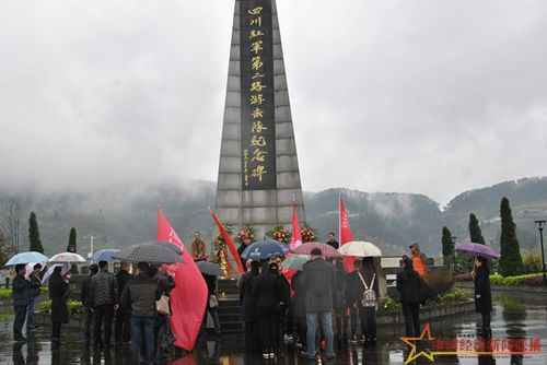 讲红军故事.JPG