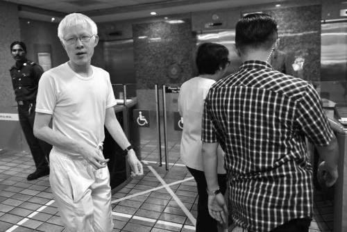 右图是李光耀的长孙李毅鹏.jpg