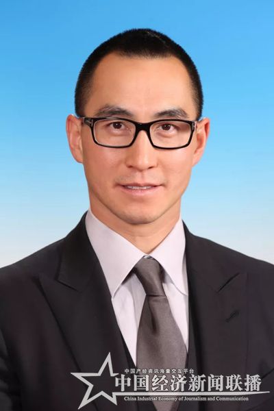 何猷龙.jpg