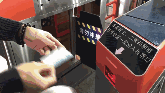1122021083_15118327216801n.gif