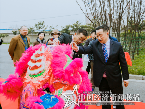 杨惠德先生（左一）与杨元旦先生（右一）.png