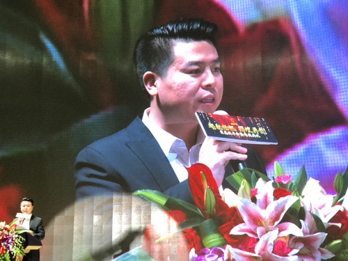 李扬_副本.jpg
