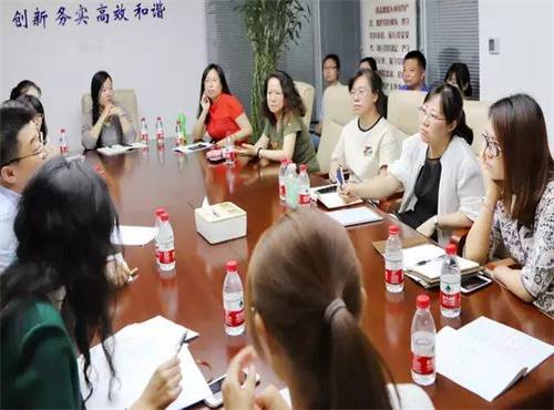 她1.jpg
