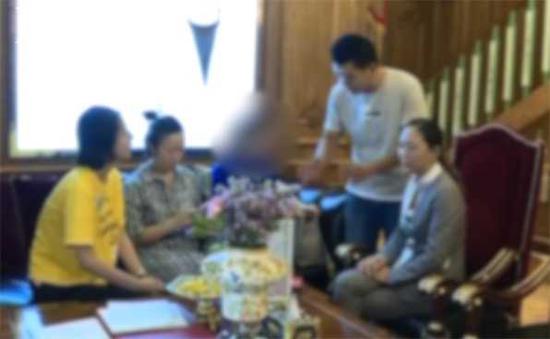记者:“您的意思就是说现在已经不承认这份合同了是吧?”