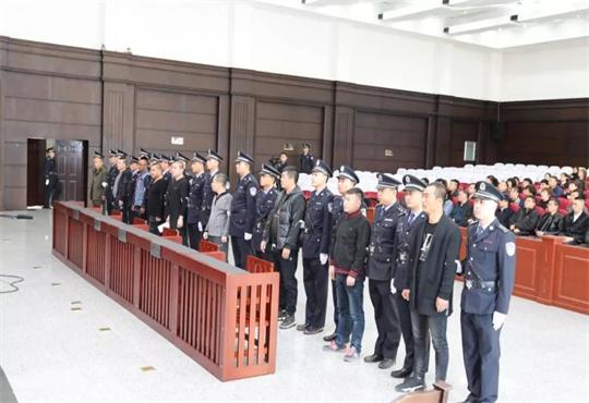 双鸭山中院审判现场_看图王.jpg