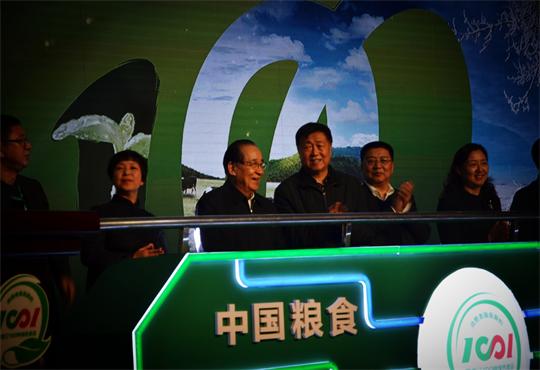 吴.jpg
