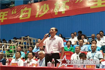 海南白沙县委书记刘尉宣布开赛.jpg