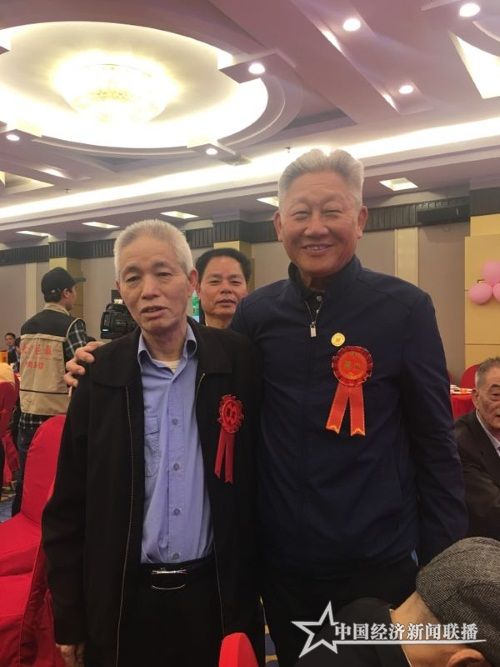 杨剑昌(左)和广东省政协原副主席李统书在一起.jpg