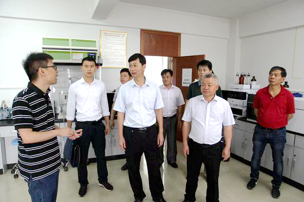 刘柏一行调研柑橘生物学重点实验室.png