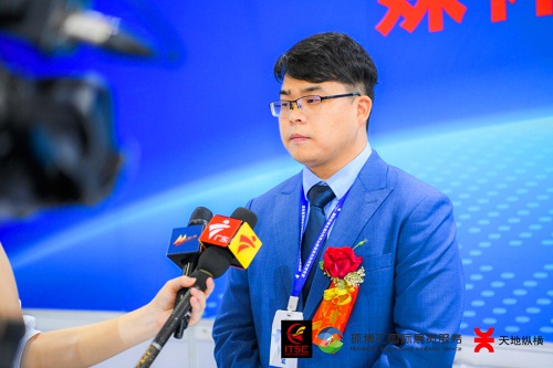 环博汇国际展览服务（深圳）有限公司董事长徐元虎接受记者采访.jpg