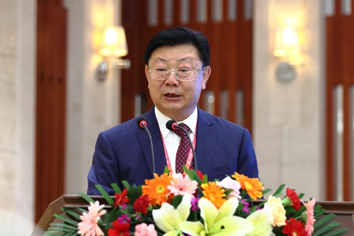黑河市委书记秦恩亭作主旨演讲.JPG