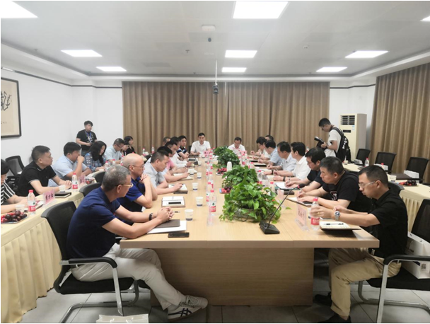 校友校董座谈会.png