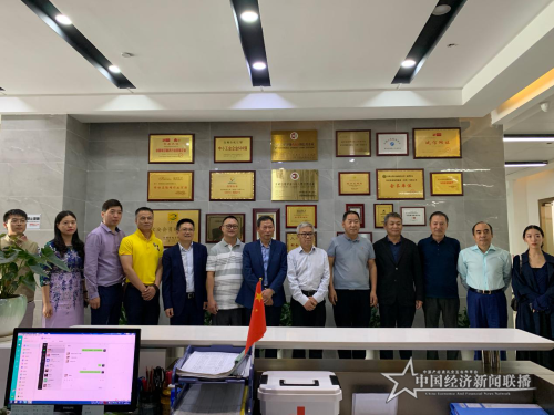 图片2图为全国生态食材与生态餐馆产业互联网平台揭牌仪式现场.png