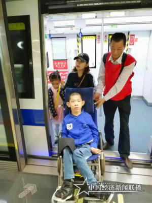 (从左至右:深圳天使家园理事长高利利,深圳天使家园总干事骆洋,全国脑瘫康复社会协作办公室主任王芳,壹基金项目总监魏明涛,壹基金合作发展部主任丁干,于11月30日共同见证“2019城市无障碍公益倡导活动”深圳主会场启动仪式。) (2).png