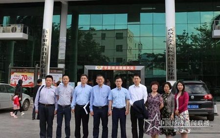 参加此次活动的专家全体合影.jpg
