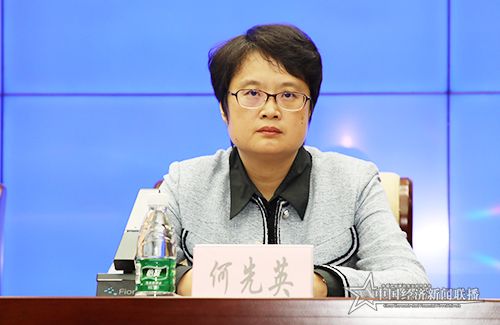 何先英000.jpg