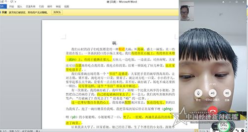 志愿者刘琳奇上课中.jpg