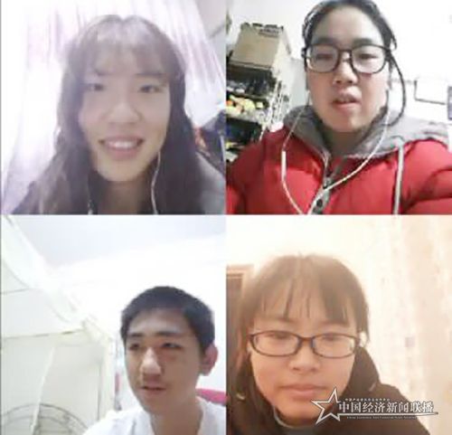 志愿者与家长、学生交流.jpg