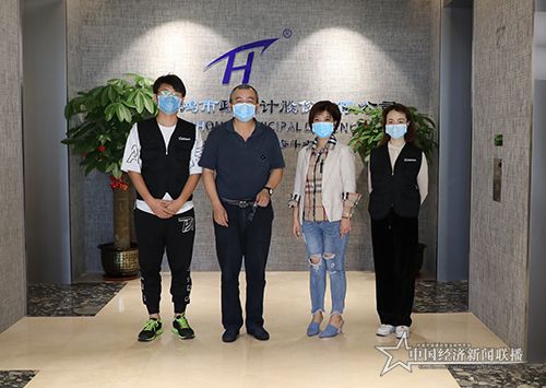 中国经济新闻联播《疫情下·直通海南自贸港》栏目报道组走进海南天鸿市政设计股份有限公司(左二为董事长柏斌).jpg