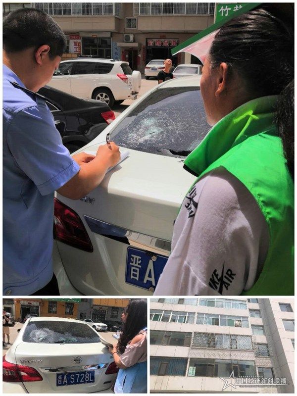 丽景社区网格员张羊平和郝小清在排查中发现有楼层坠物砸坏了车窗,报警处理。王燕华摄.jpg