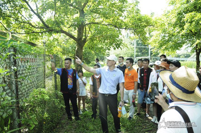 古草堂董事长胡理壮为学员科普儋州热带植物园_1.jpg