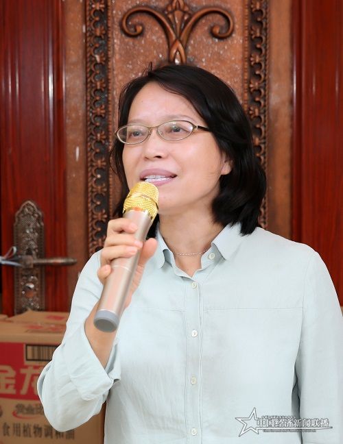 校党委副书记刁晓平主持活动.jpg