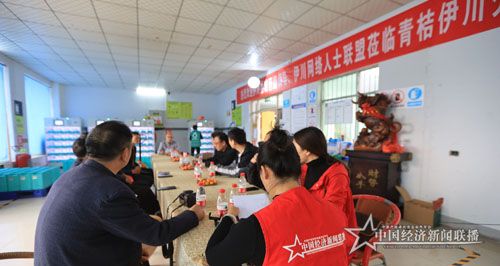 座谈会上_看图王.jpg