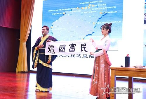 参赛国际学生展示语言才能和中华才艺 (6).jpg