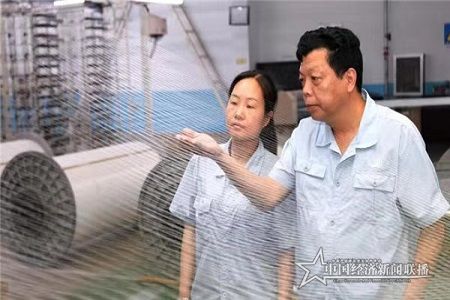 白鹭集团新材料研究院院长-谢跃婷（右一）.jpg