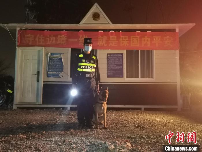 图为执勤中的民警。瑞丽边检站供图 摄