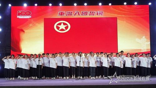2000余名团员集体重温入团誓词.JPG