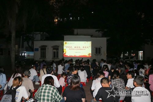 “共青影苑”开展百部红色电影展播.jpg