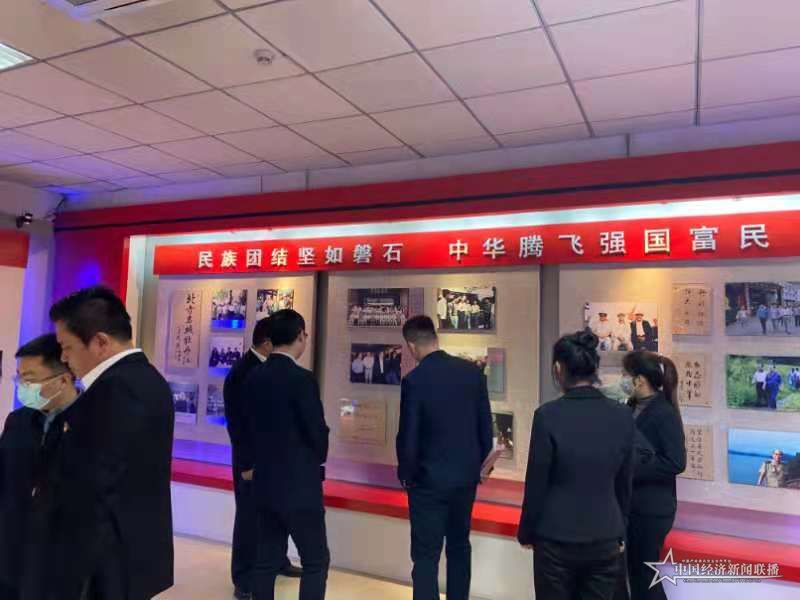 看展览图.jpg