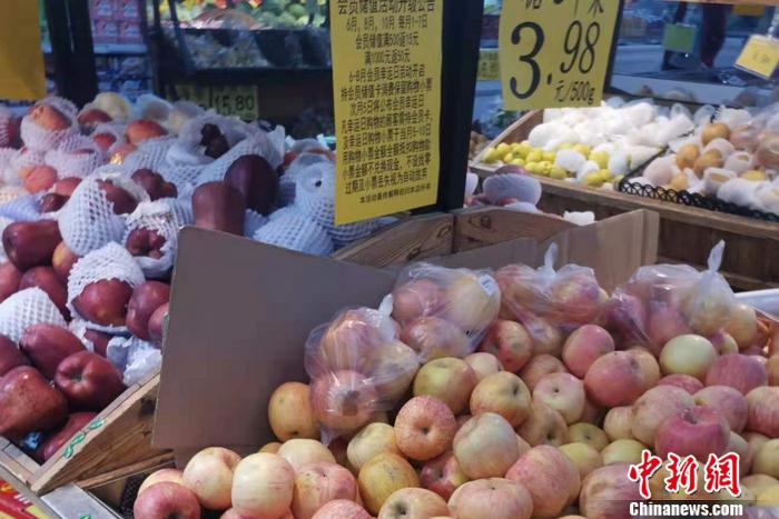 北京市西城区某超市内售卖的糖心苹果。 a target='_blank' href='http://www.chinanews.com/' 中新网/a记者 谢艺观 摄