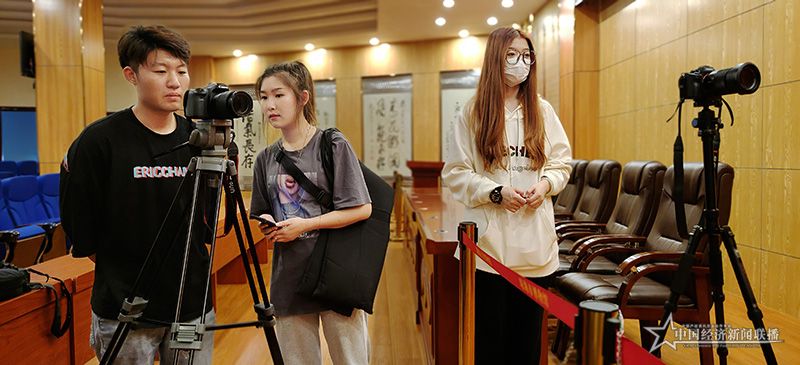 海师中俄班学生在博鳌国际医疗先行实验区进行专业采访报道.jpg