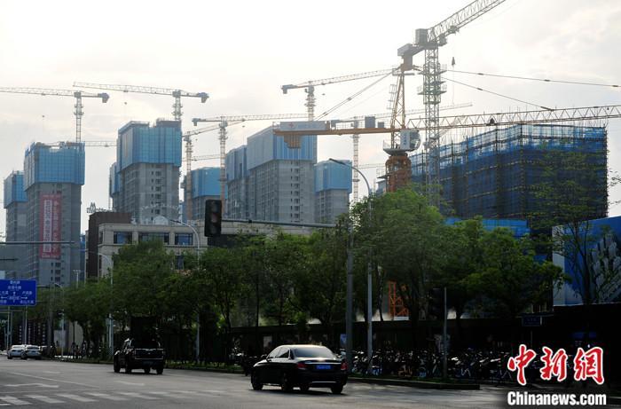 资料图：福建福州，正在建设中的房地产楼盘。 a target='_blank' href='http://www.chinanews.com/'中新社/a记者 张斌 摄