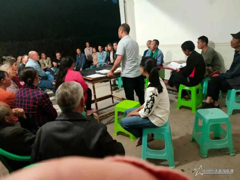 开展农民夜校讲党史_副本.jpg