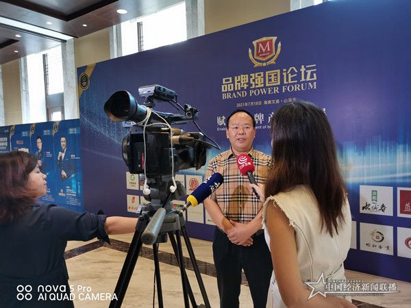 刘元福接受媒体采访_副本.jpg