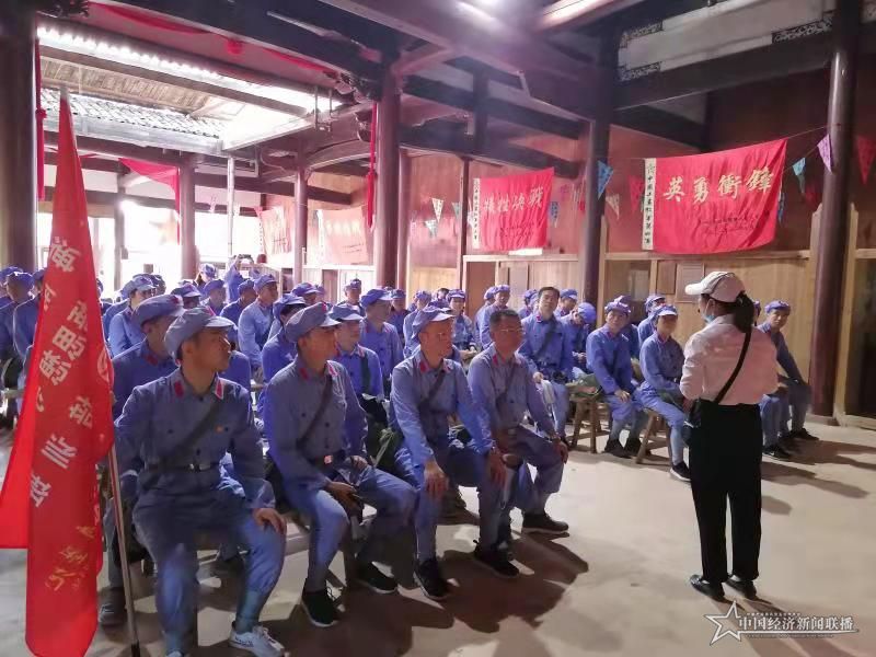 3学员聆听苏区革命史微党课.jpg