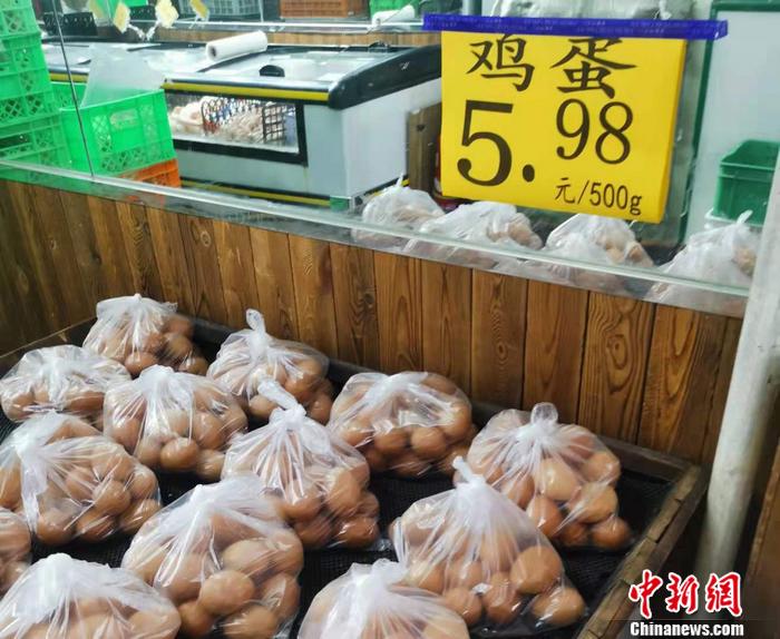 北京市西城区某超市鸡蛋价格。 a target='_blank' href='http://www.chinanews.com/' 中新网/a记者 谢艺观 摄 北京市西城区某超市鸡蛋价格。 a target='_blank' href='http://www.chinanews.com/' 中新网/a记者 谢艺观 摄